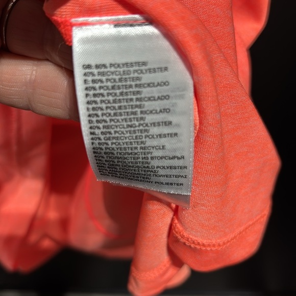 The North Face Athletic scoop neck, soft stretch,logo graphic T, summer,everyday - Picture 9 of 9